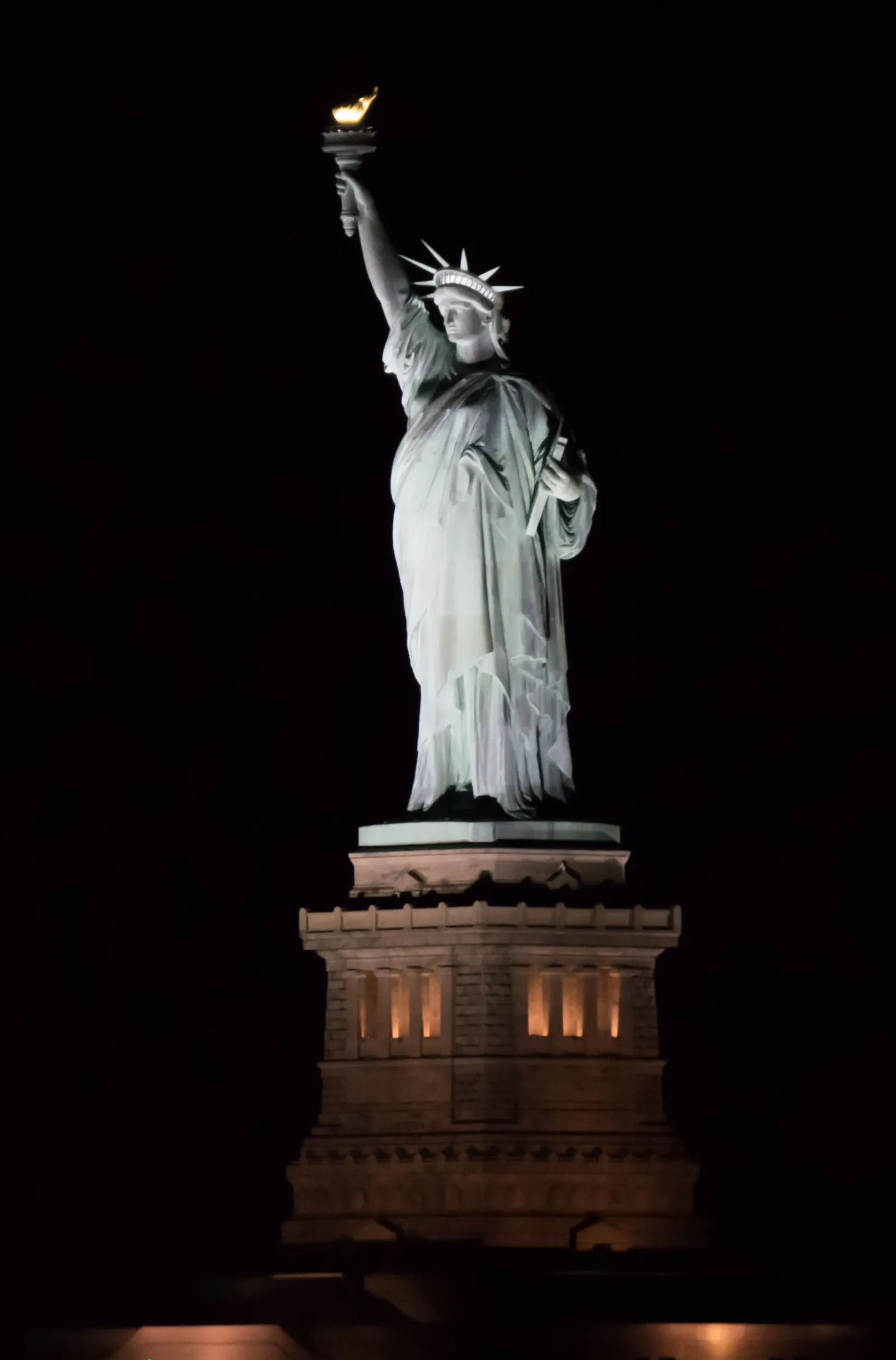Estatua de la Libertad de noche