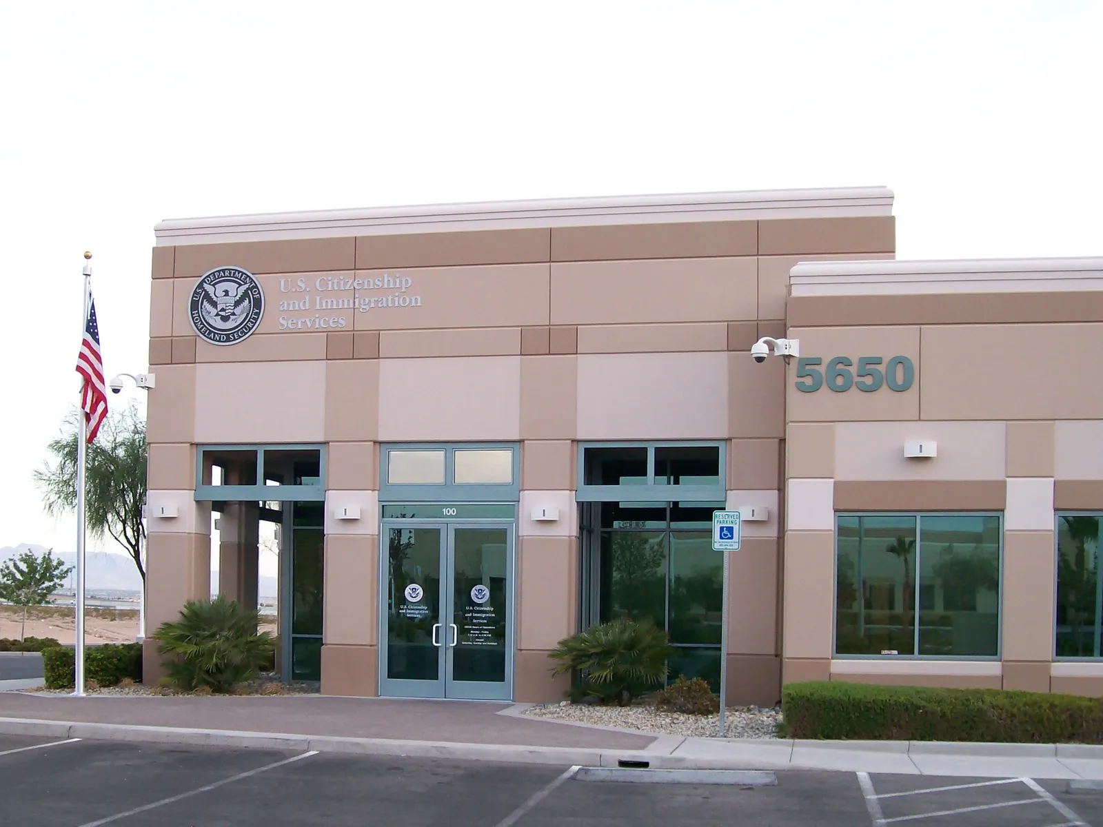 Entrada de una oficina de campo de USCIS