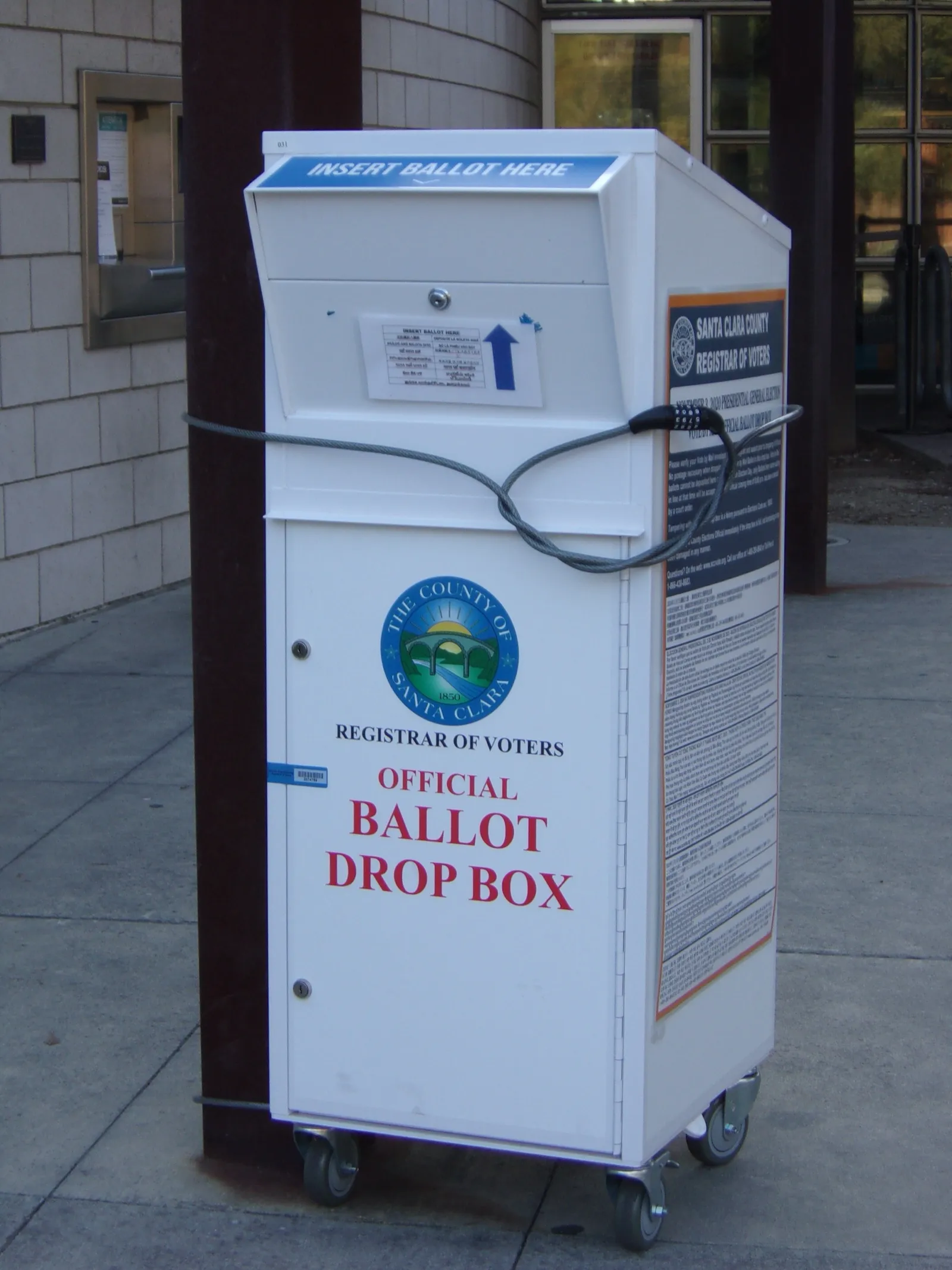 Buzón oficial para entregar boletas del Registro de Votantes del condado de Santa Clara, en California