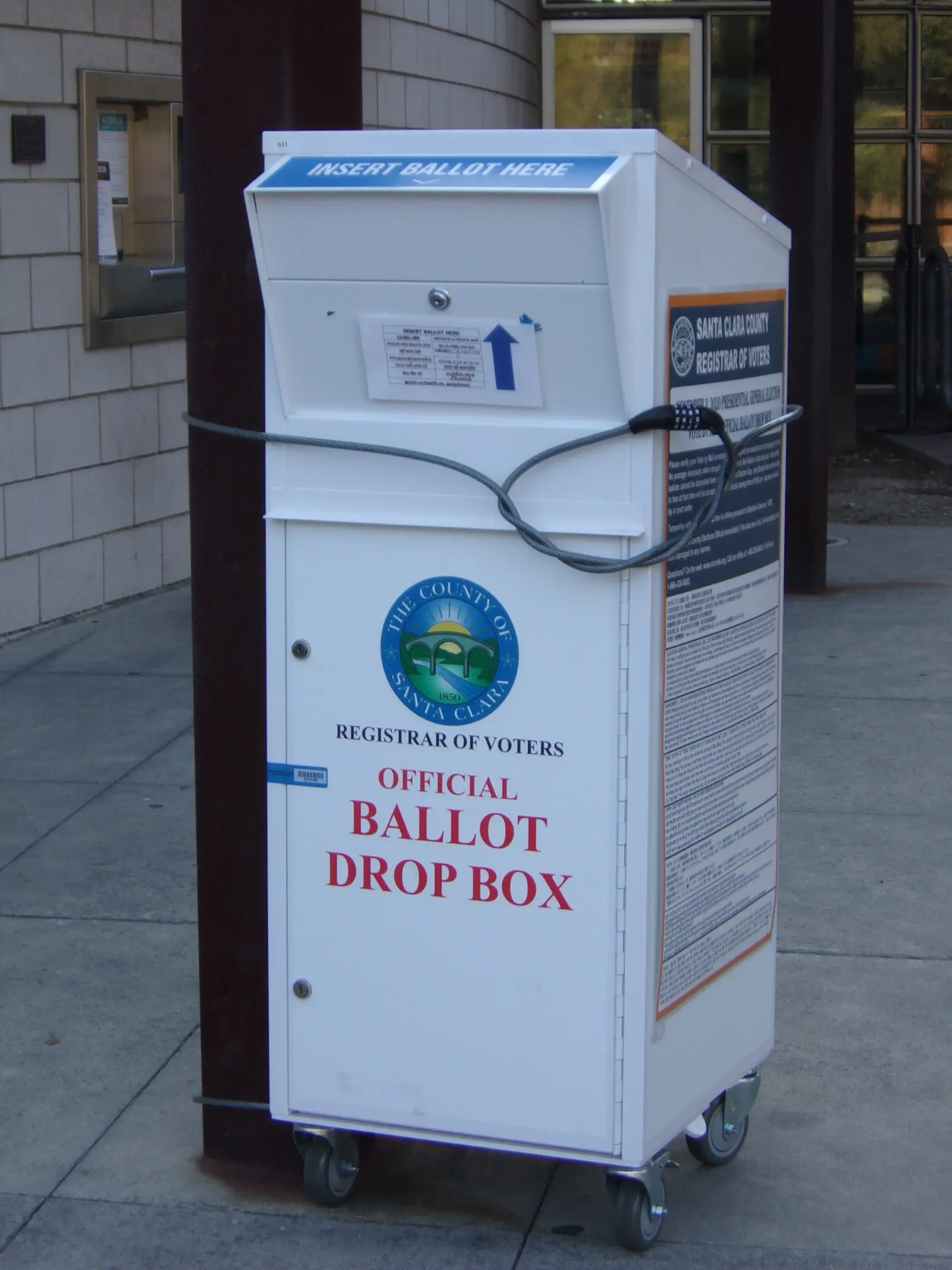 Buzón oficial para entregar boletas del Registro de Votantes del condado de Santa Clara, en California